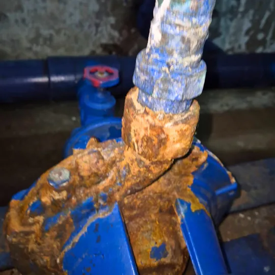 ¿Cuándo se debe realizar el cambio del manifold en una sala de bombas? 2