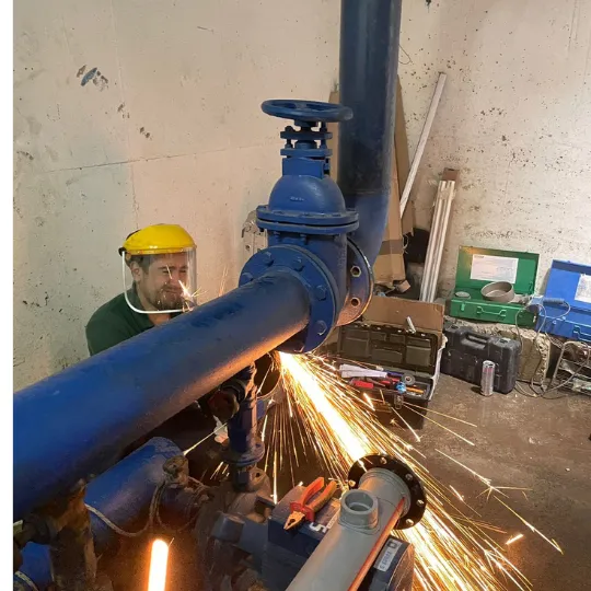 ¿Cuándo se debe realizar el cambio del manifold en una sala de bombas? 3